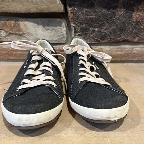 Taos Star Gray Canvas Sneaker - Picture 4 of 6